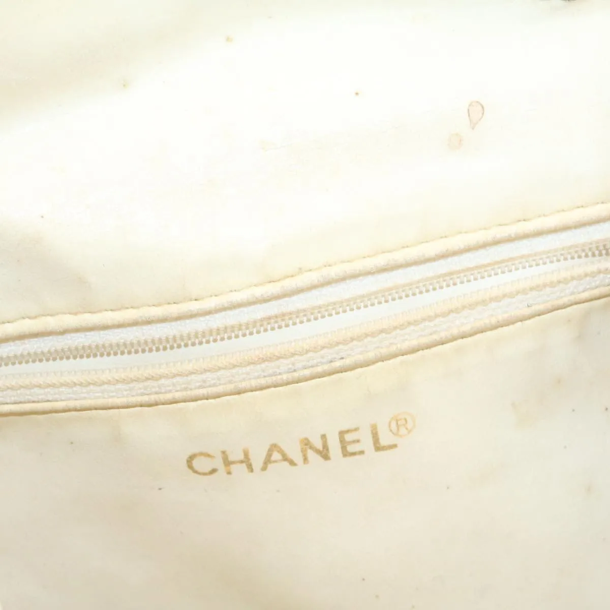 CHANEL Caviar Skin Matelasse Backpack White CC  am1922gA